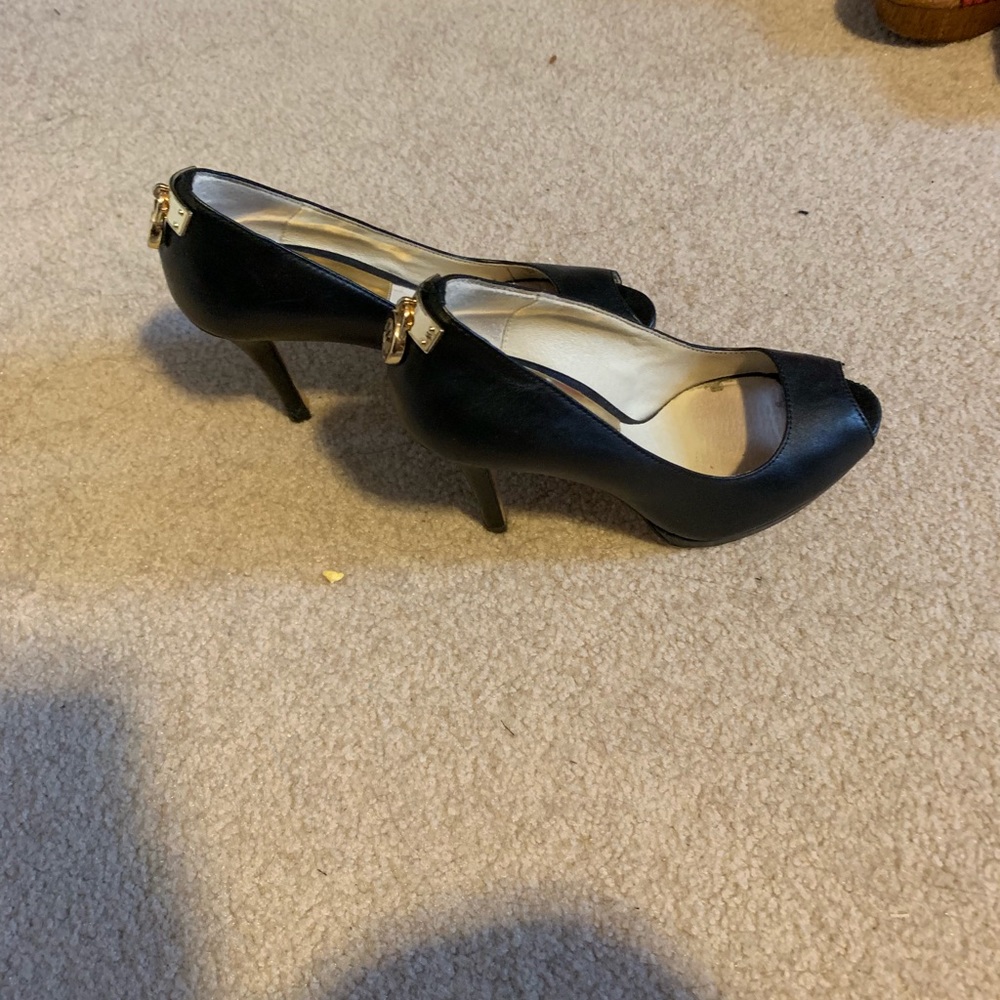 Black Michael Kors pumps